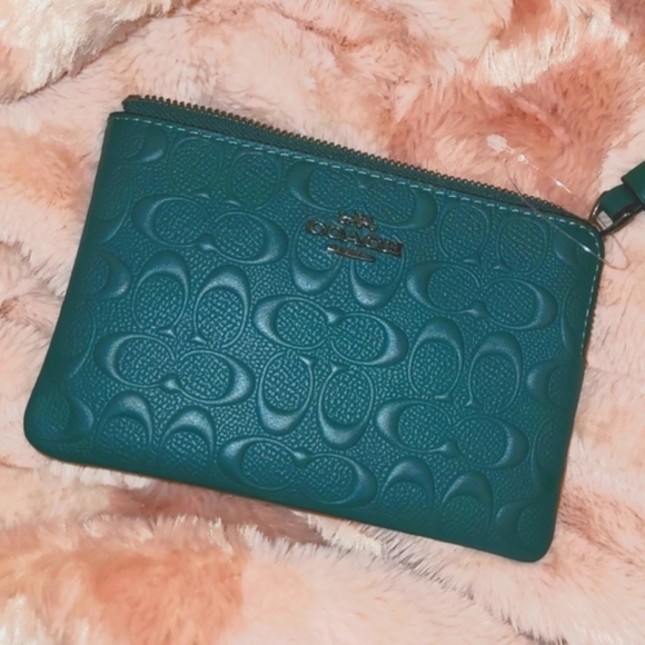 ❤️ NWT Coach Small Wristlet-Deep Green - Picture 2 of 6